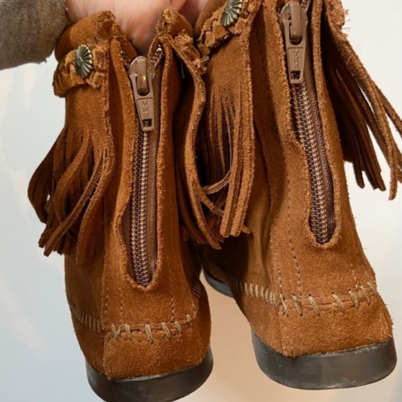 Minnetonka Fringed Soft Leather Moccasins Size 9 - Picture 4 of 4